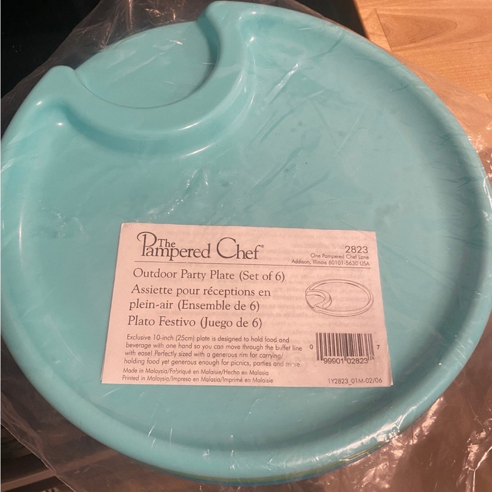 Pampered Chef Outdoor Party Plate Set